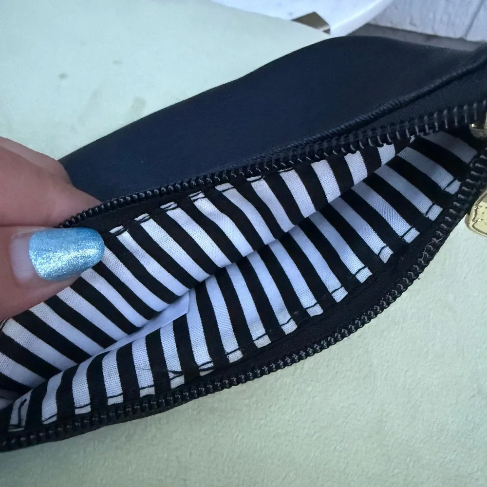 Betsey Johnson Wristlet Pouch NEW Women Small Black Lip Zipper Pull Faux Leather
